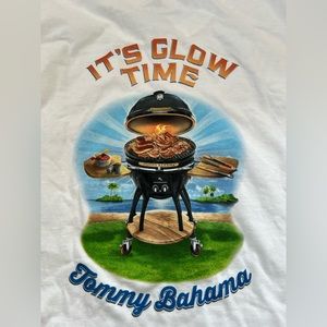 Tommy Bahama graphic T-shirt new with tags never worn in size XL